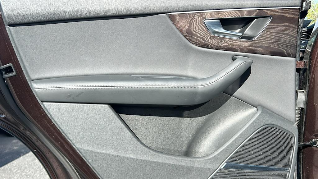 Thumbnail: 2021 Audi Q7 - 30
