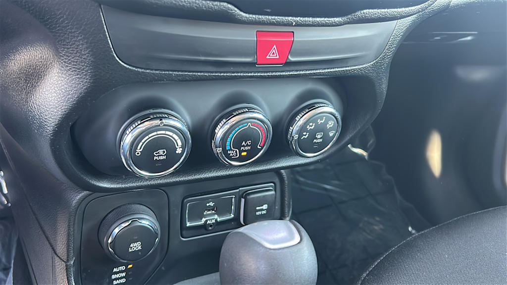 Thumbnail: 2017 Jeep Renegade - 22