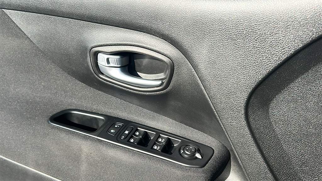 Thumbnail: 2017 Jeep Renegade - 27