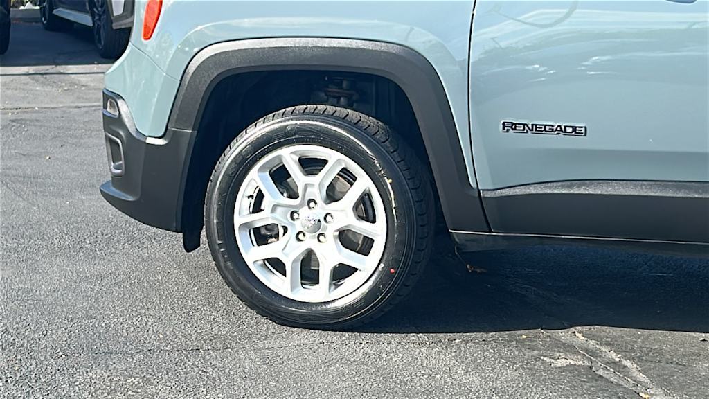 Thumbnail: 2017 Jeep Renegade - 8
