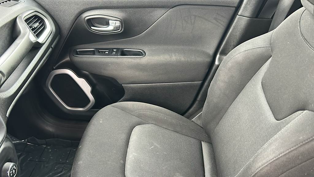 Thumbnail: 2019 Jeep Renegade - 11