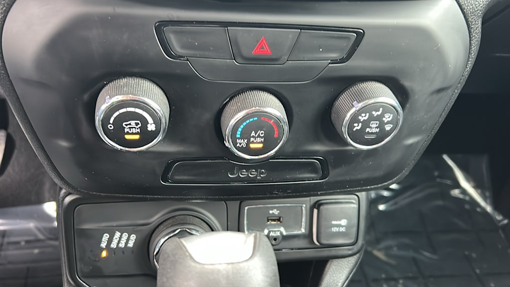 Thumbnail: 2019 Jeep Renegade - 22