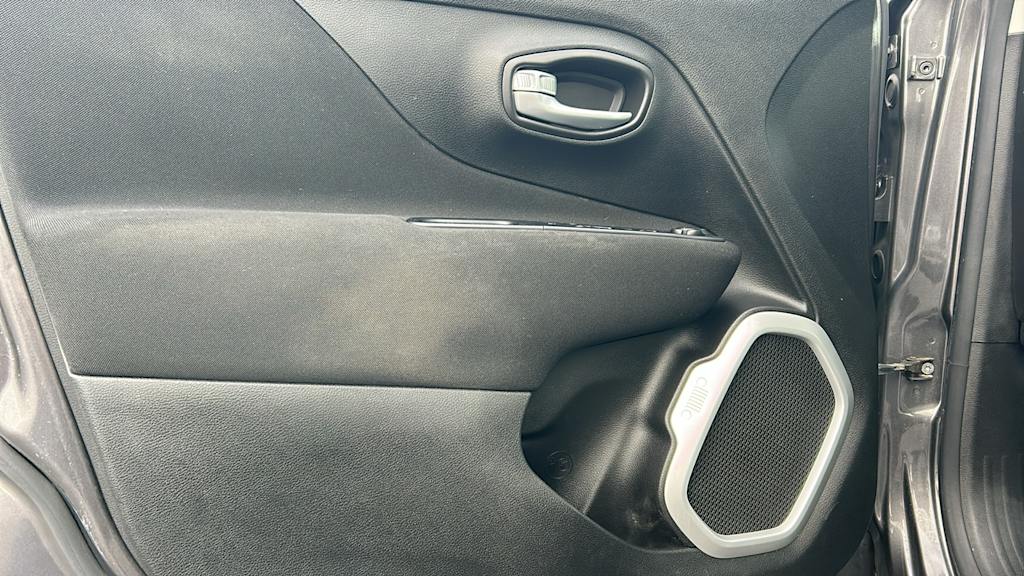 Thumbnail: 2019 Jeep Renegade - 28