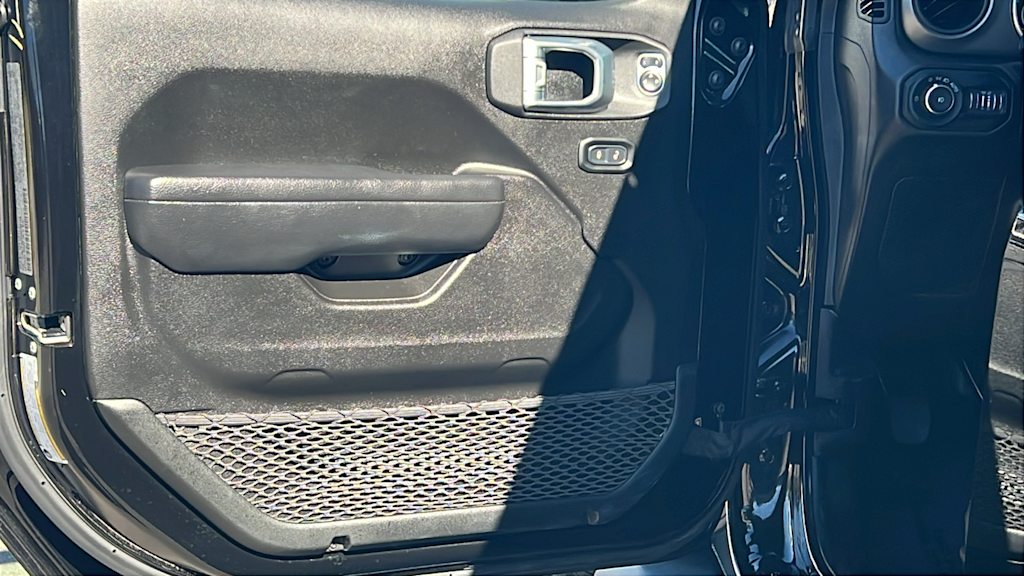 Thumbnail: 2022 Jeep Wrangler - 26