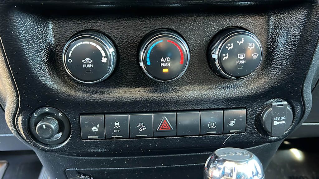 Thumbnail: 2013 Jeep Wrangler - 23