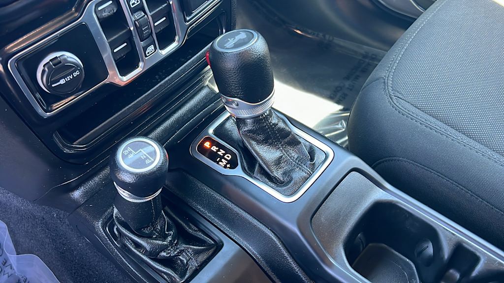 Thumbnail: 2022 Jeep Wrangler - 15