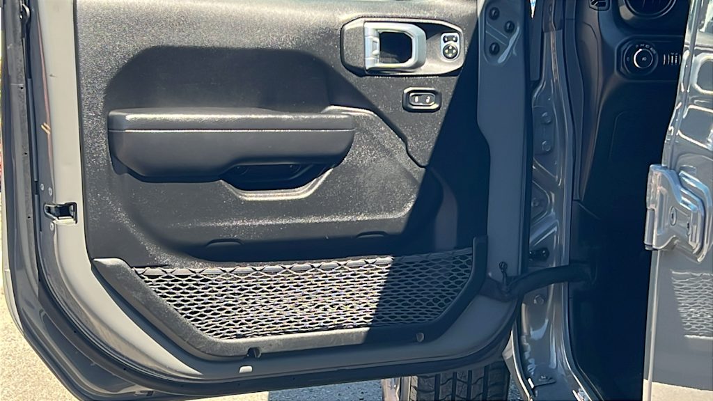 Thumbnail: 2022 Jeep Wrangler - 29