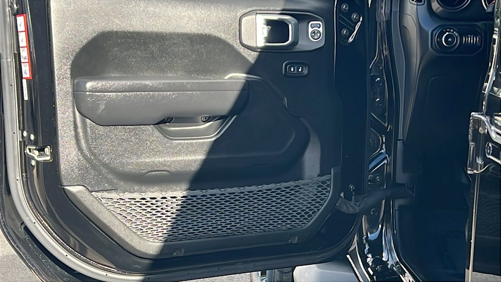 Thumbnail: 2022 Jeep Wrangler - 29