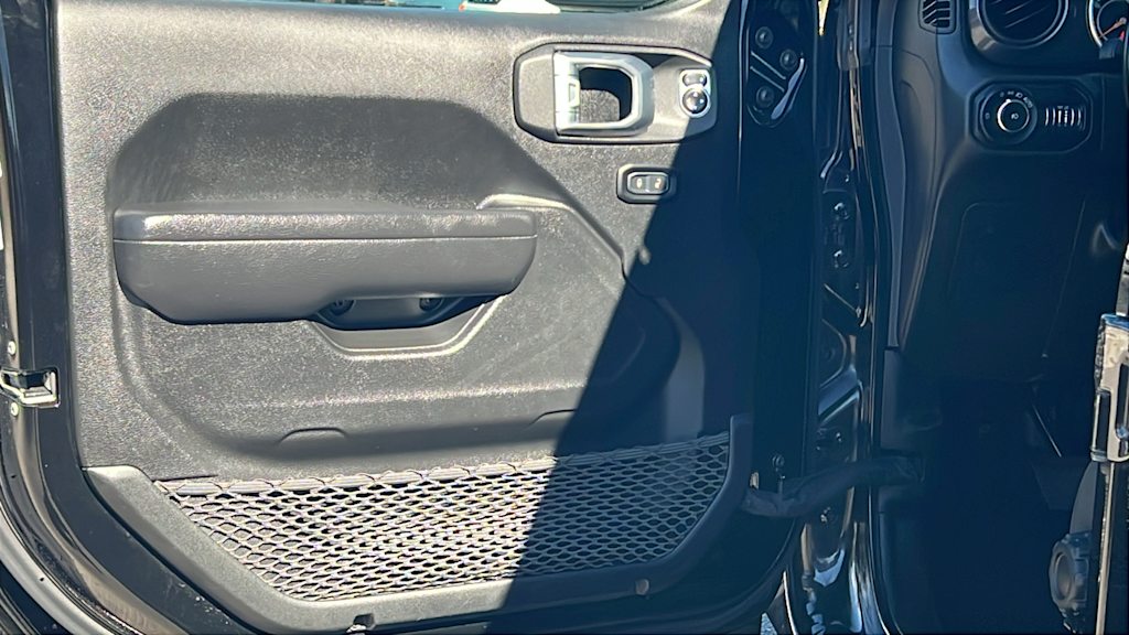 Thumbnail: 2022 Jeep Wrangler - 29