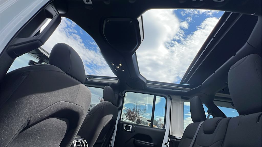 Thumbnail: 2023 Jeep Wrangler - 31
