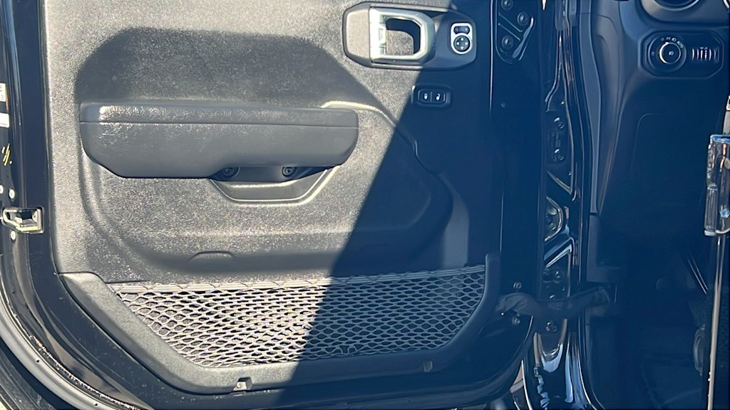 Thumbnail: 2022 Jeep Wrangler - 28