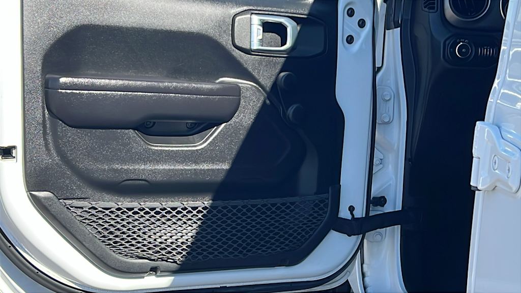 Thumbnail: 2021 Jeep Wrangler - 29