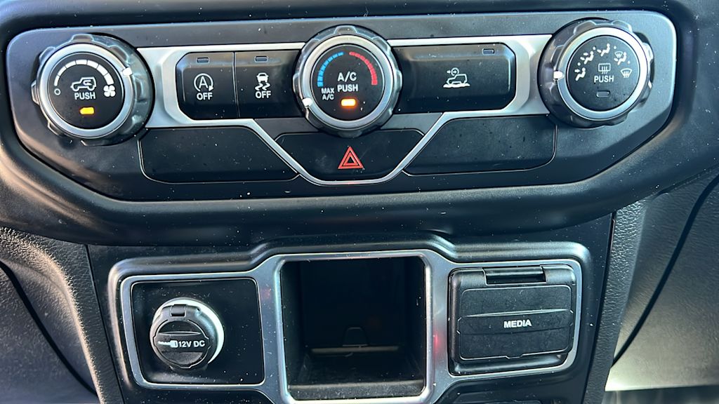 Thumbnail: 2021 Jeep Wrangler - 23