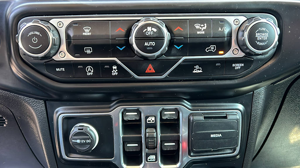 Thumbnail: 2021 Jeep Wrangler - 23