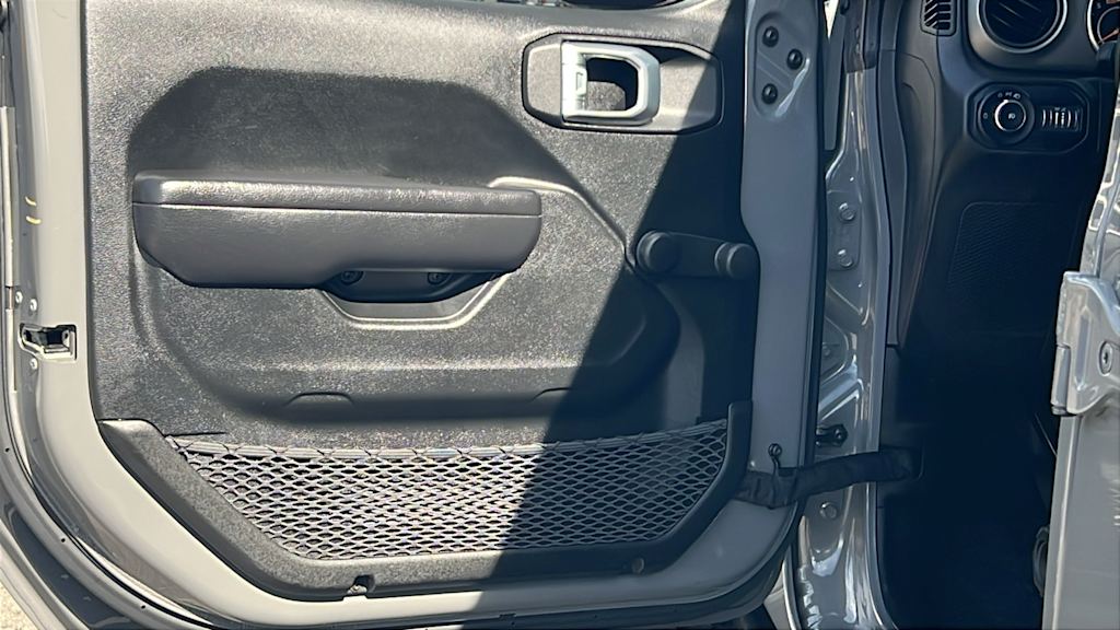 Thumbnail: 2022 Jeep Wrangler - 29