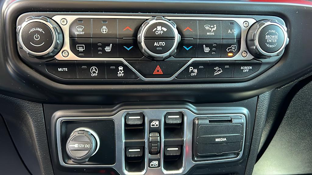 Thumbnail: 2021 Jeep Wrangler - 23