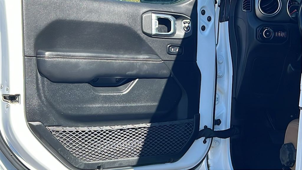 Thumbnail: 2021 Jeep Wrangler - 29