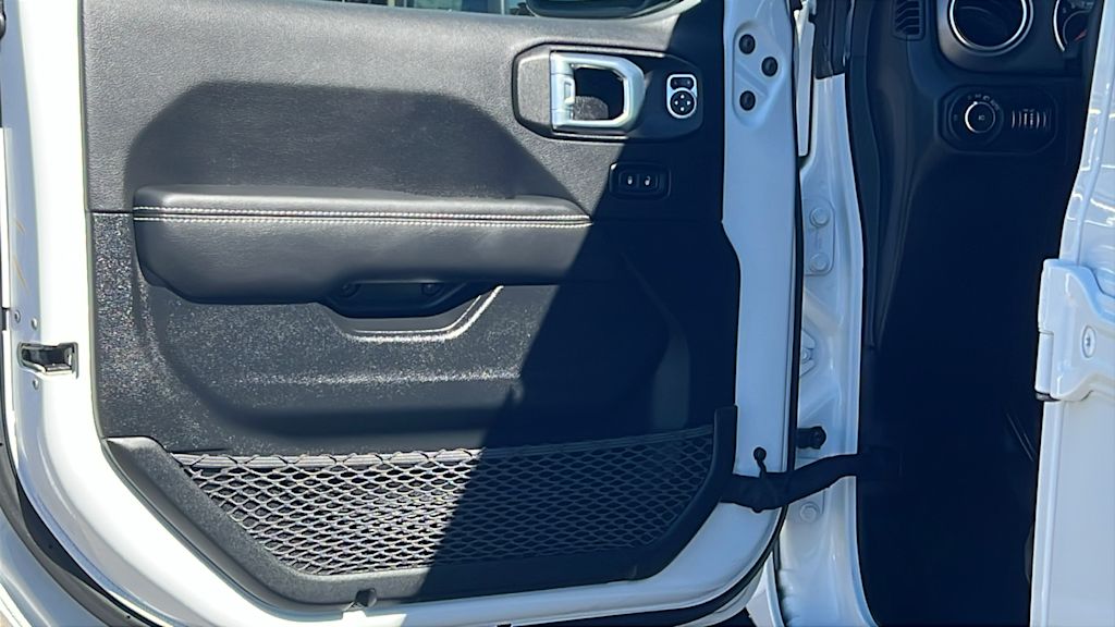 Thumbnail: 2021 Jeep Wrangler - 29