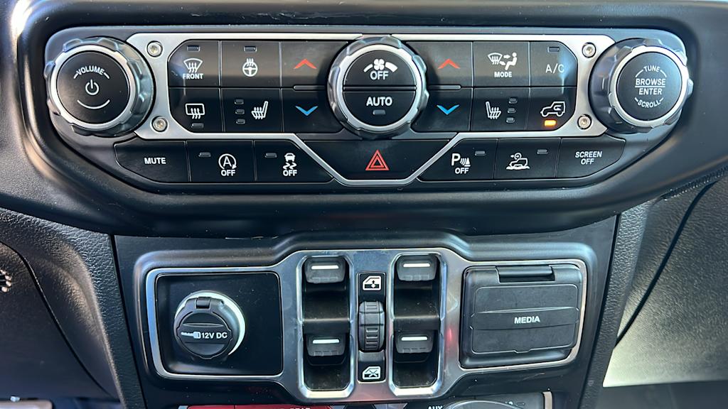 Thumbnail: 2021 Jeep Wrangler - 23