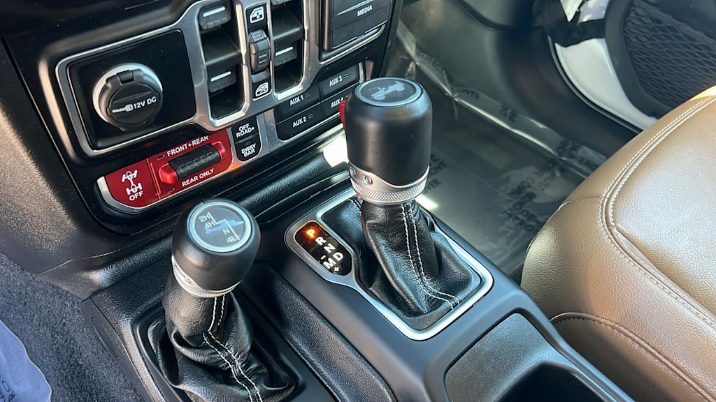 Thumbnail: 2021 Jeep Wrangler - 15