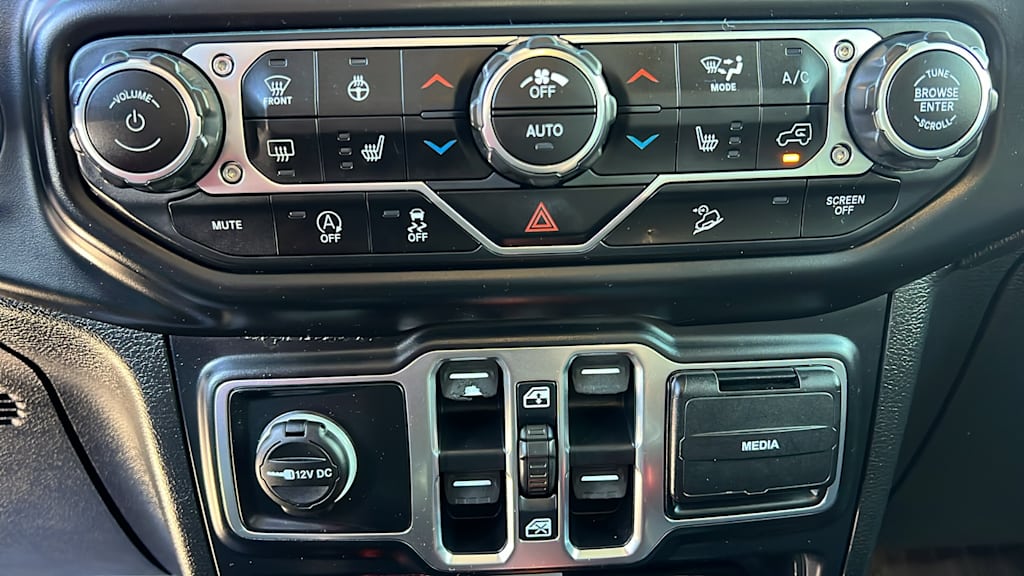 Thumbnail: 2020 Jeep Wrangler - 22