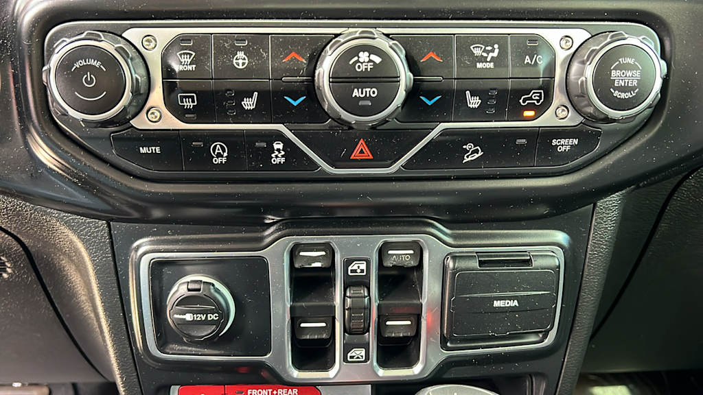 Thumbnail: 2018 Jeep Wrangler - 23