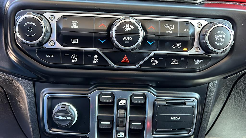 Thumbnail: 2021 Jeep Wrangler - 23