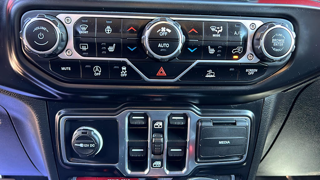 Thumbnail: 2022 Jeep Wrangler - 23
