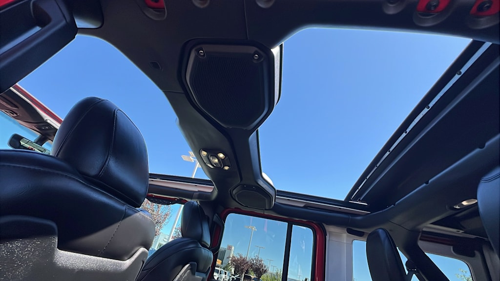 Thumbnail: 2022 Jeep Wrangler - 32