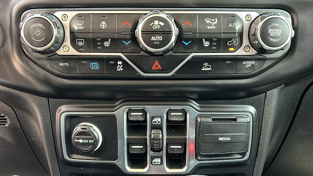 Thumbnail: 2023 Jeep Wrangler - 22
