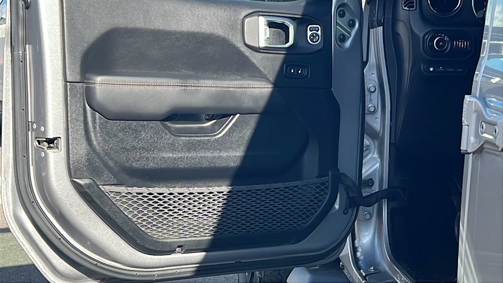 Thumbnail: 2021 Jeep Wrangler - 29
