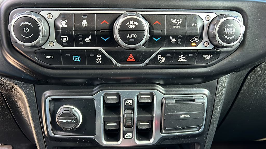 Thumbnail: 2021 Jeep Wrangler - 23