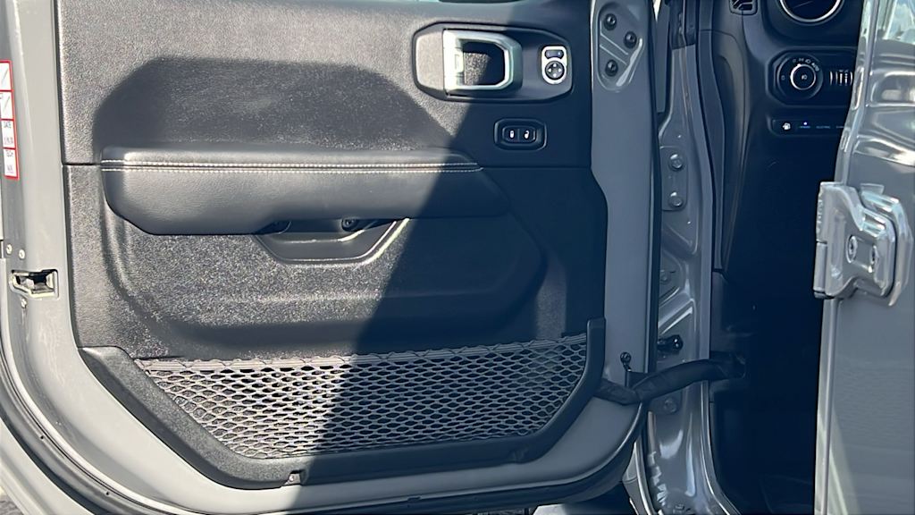 Thumbnail: 2022 Jeep Wrangler - 28