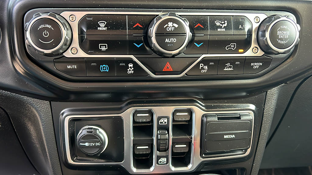 Thumbnail: 2023 Jeep Wrangler - 22