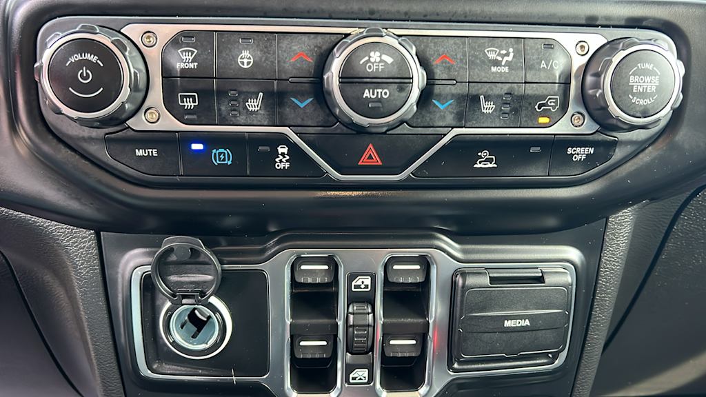 Thumbnail: 2023 Jeep Wrangler - 22