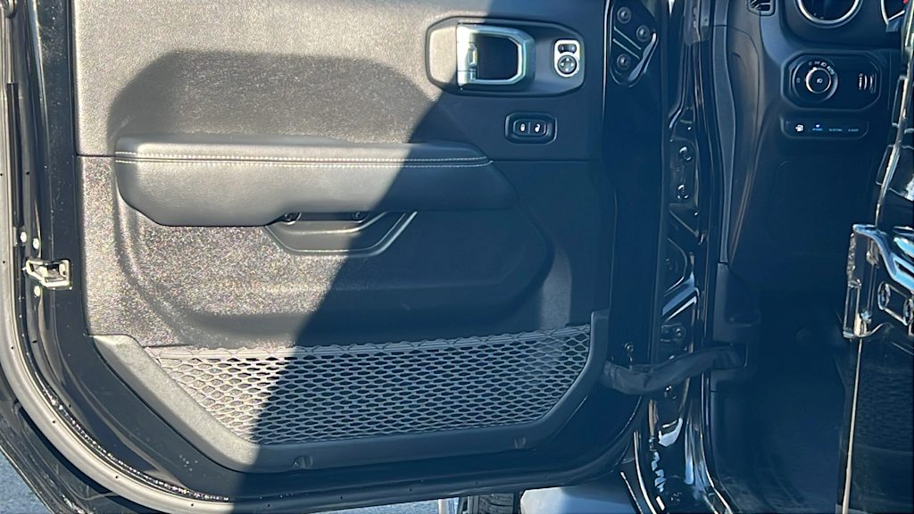 Thumbnail: 2023 Jeep Wrangler - 28