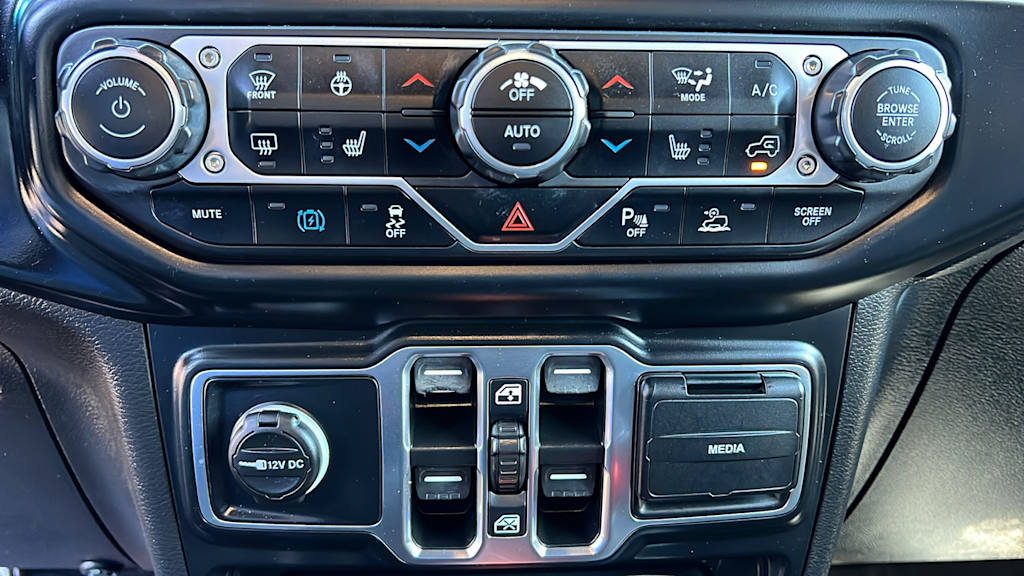 Thumbnail: 2021 Jeep Wrangler - 23
