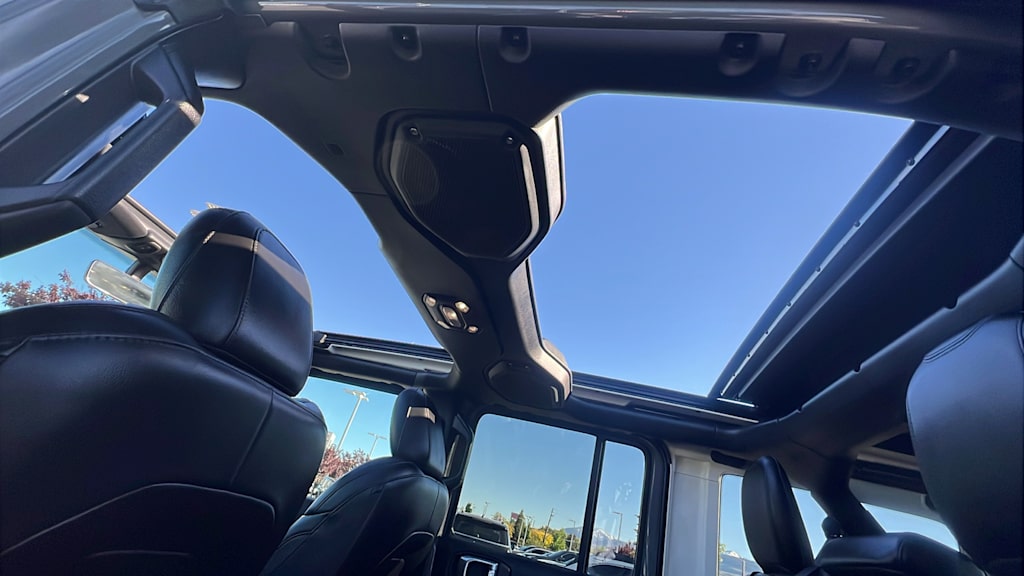 Thumbnail: 2022 Jeep Wrangler - 31
