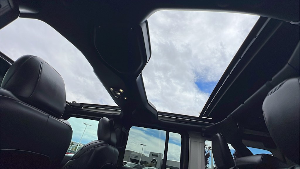 Thumbnail: 2022 Jeep Wrangler - 32