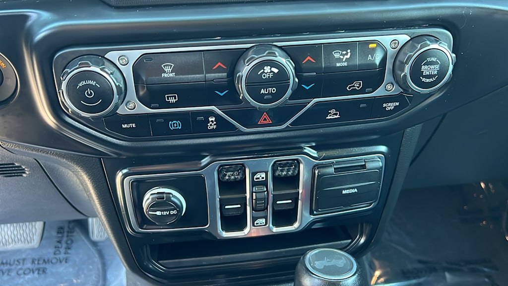 Thumbnail: 2022 Jeep Wrangler - 23