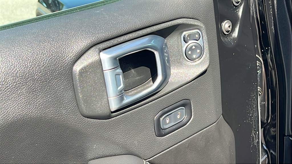Thumbnail: 2022 Jeep Wrangler - 28