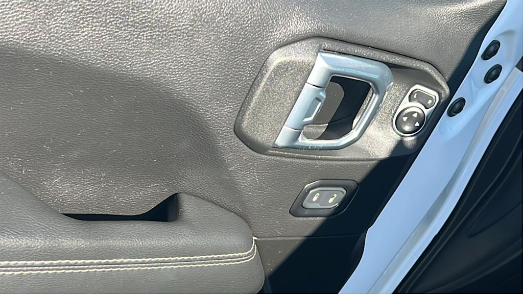 Thumbnail: 2023 Jeep Wrangler - 27