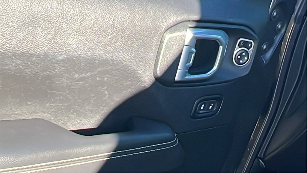 Thumbnail: 2022 Jeep Wrangler - 28