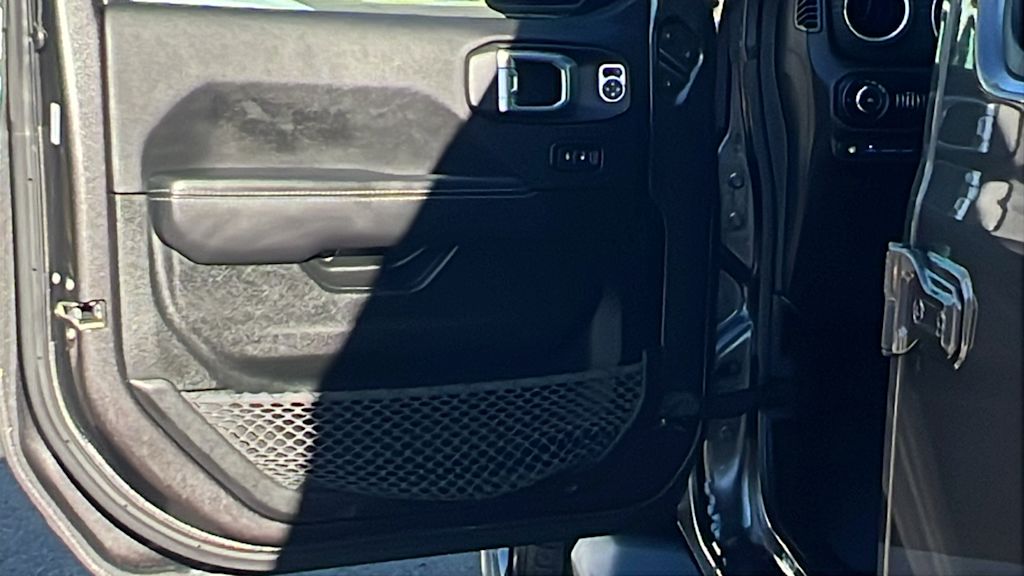 Thumbnail: 2022 Jeep Wrangler - 29