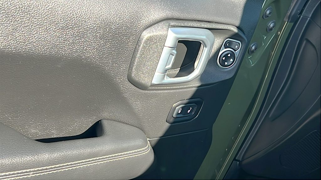 Thumbnail: 2022 Jeep Wrangler - 28