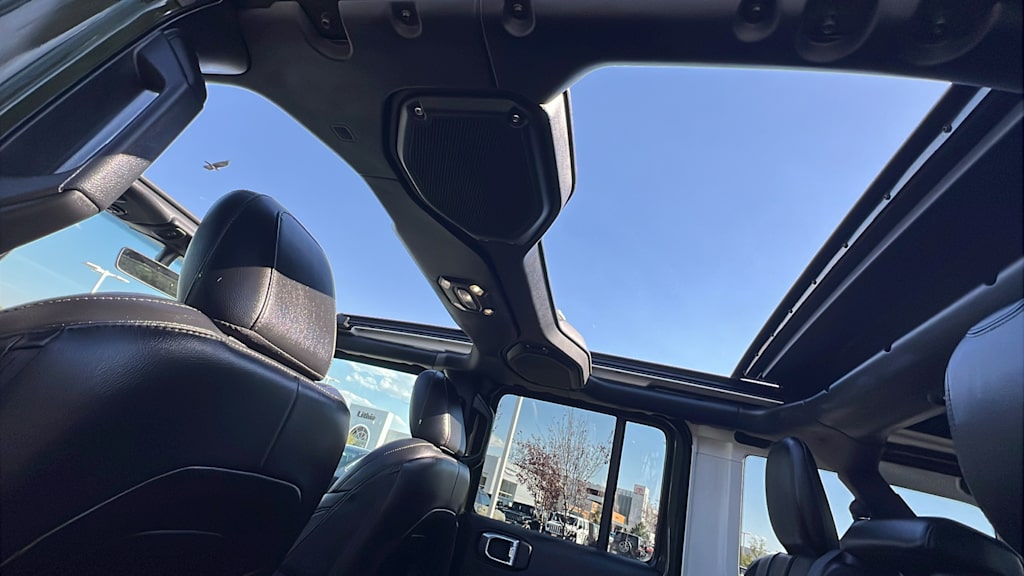 Thumbnail: 2022 Jeep Wrangler - 32