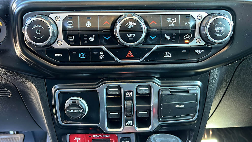 Thumbnail: 2022 Jeep Wrangler - 23