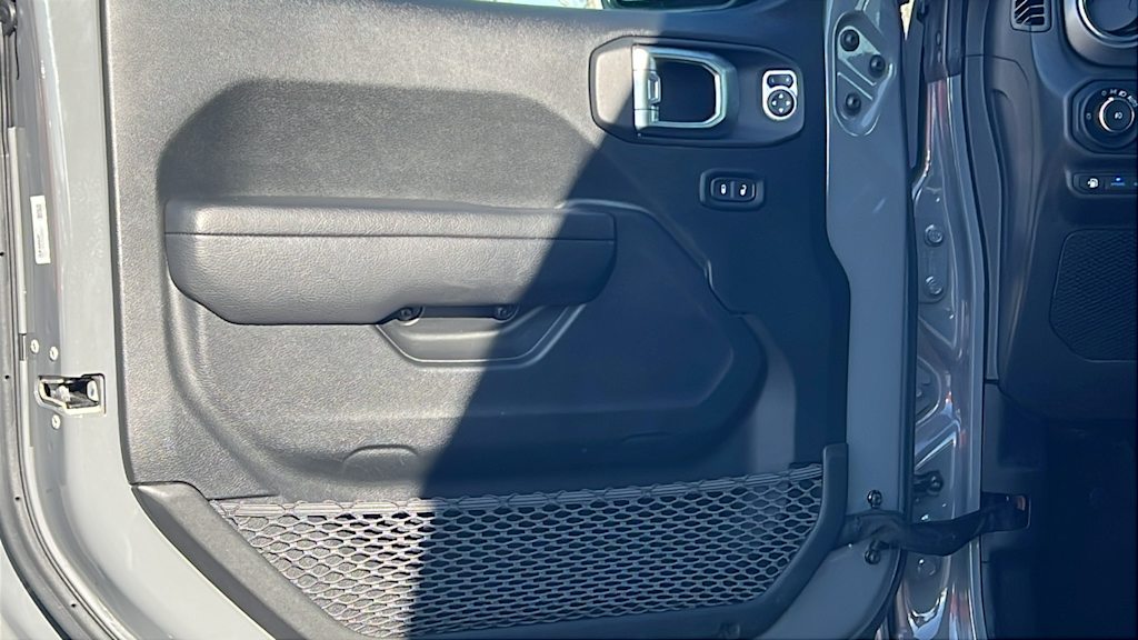 Thumbnail: 2023 Jeep Wrangler - 28