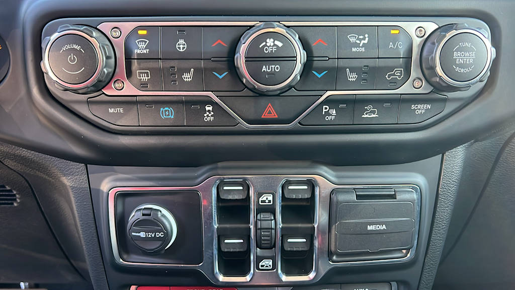 Thumbnail: 2023 Jeep Wrangler - 22