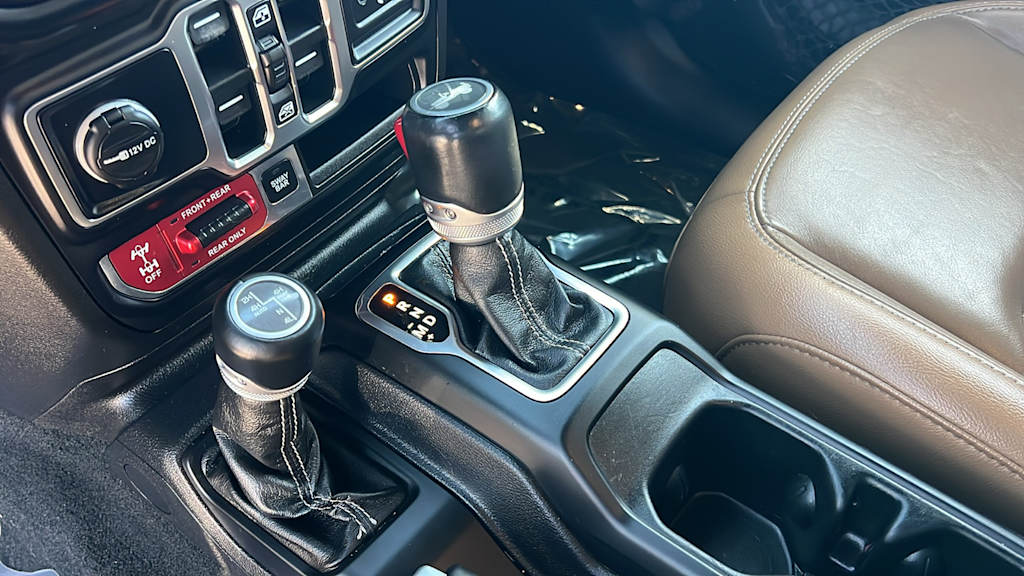 Thumbnail: 2022 Jeep Wrangler - 16